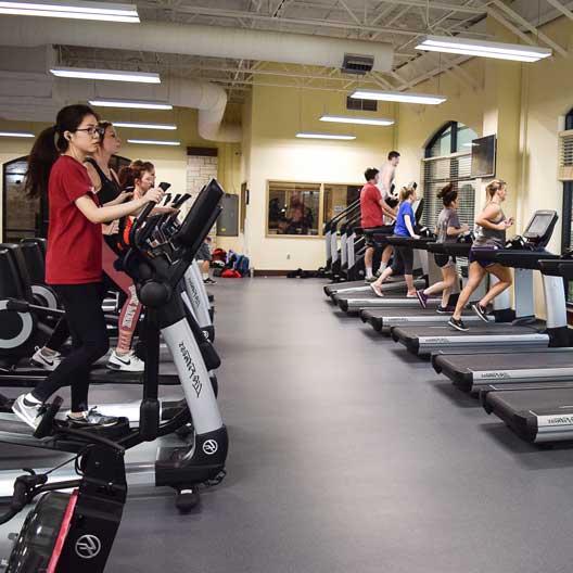 Students exercising in the Murphy Recreation Center